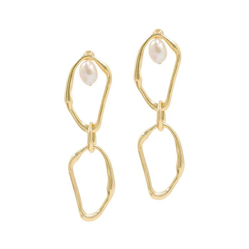 Elegance in Every Detail: Double Brass Rings with Freshwater Pearl Earrings