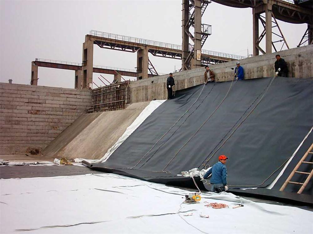 Top 10 Uniaxial Geogrid Solutions for Stronger Retaining Walls and Slopes
